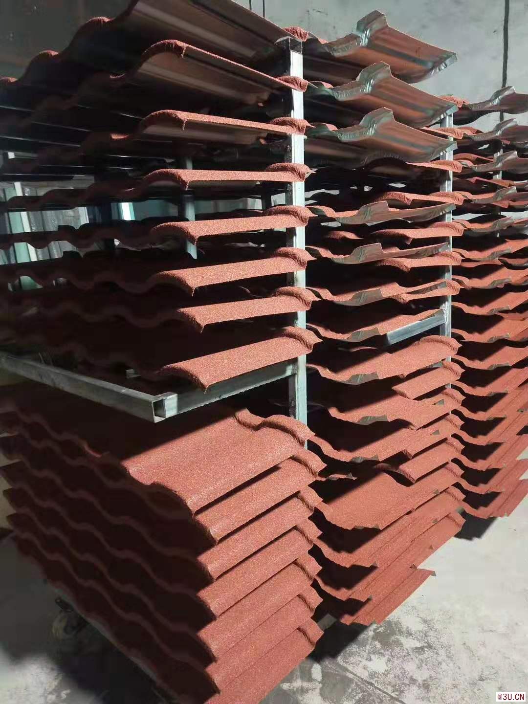 彩石金屬瓦廠家仿古羅馬紅色輕鋼結構彩石瓦